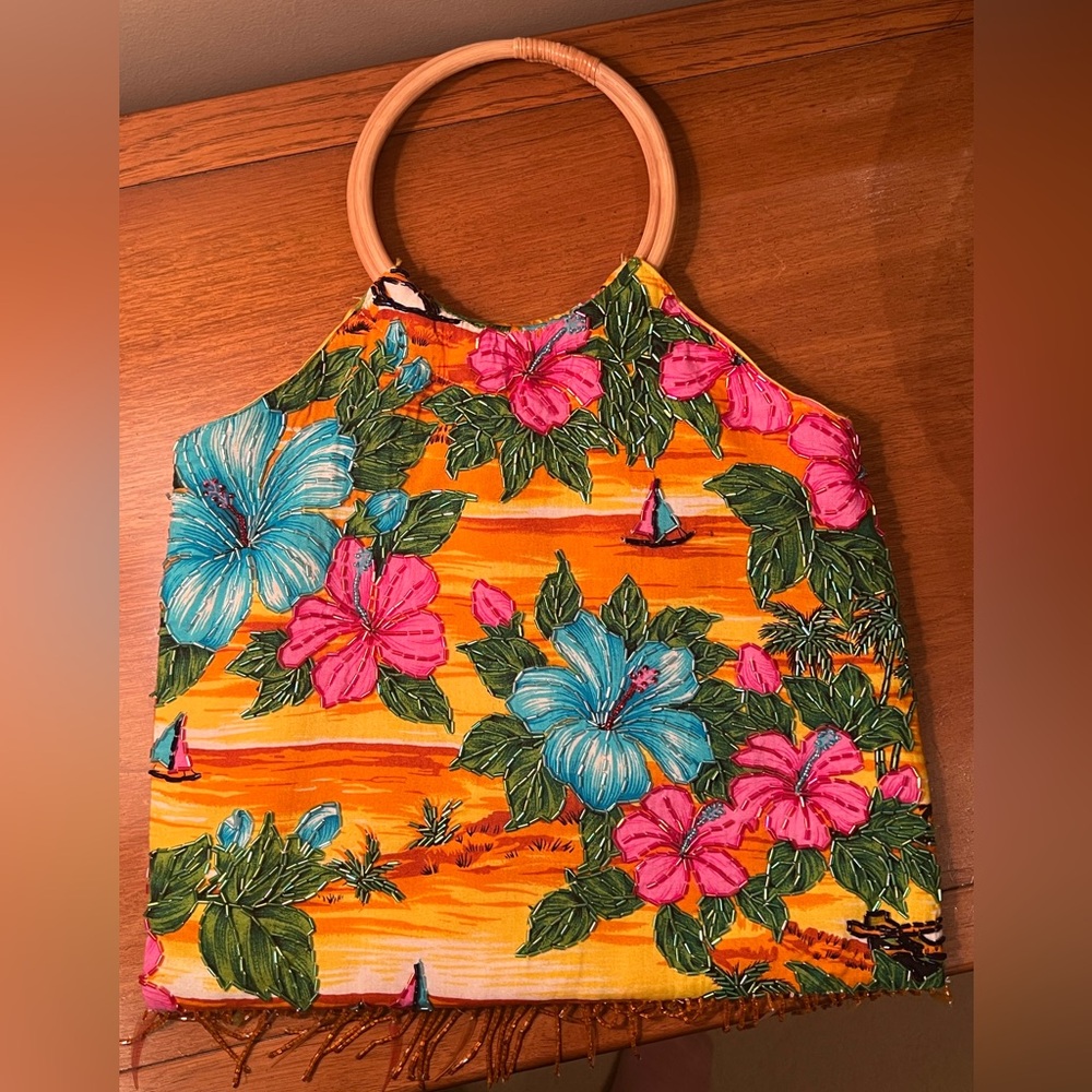 Hawaiian Print 100% Rayon Handmade Hibiscus Beaded & Fringed Bamboo Handle Bag - Picture 3 of 7